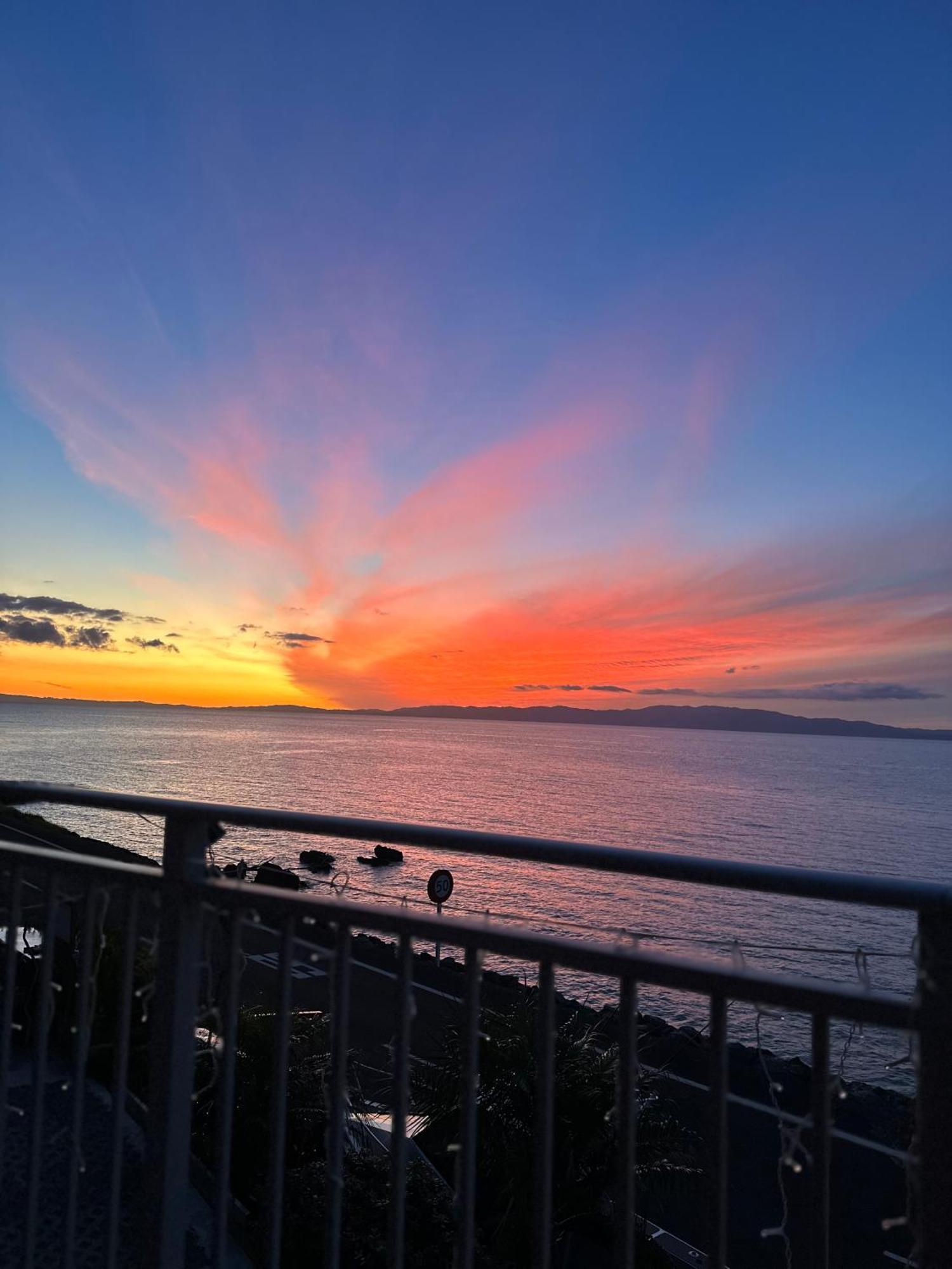 Te Mata Bay Seaviews Bed & Breakfast Tapu Exterior foto